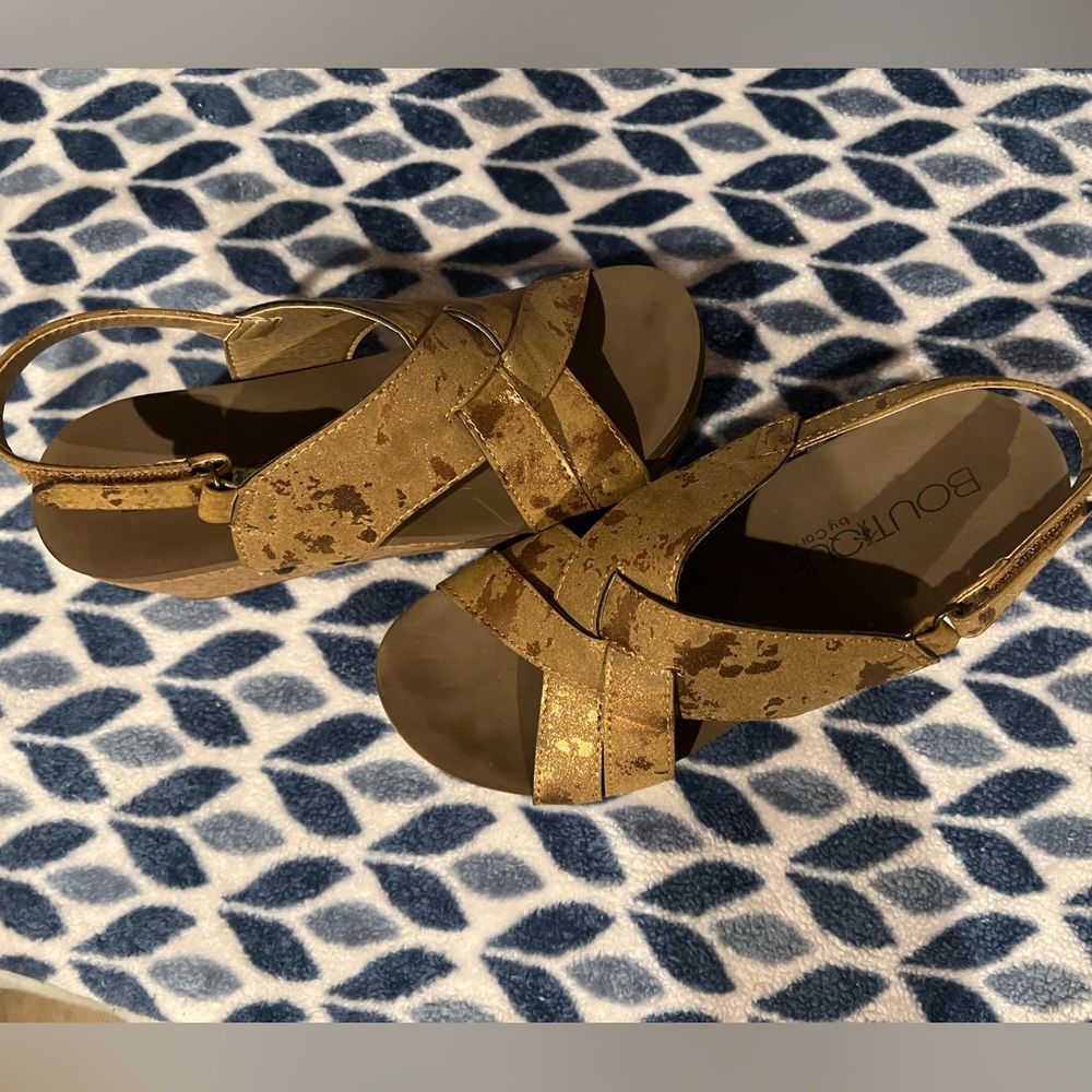 Sandals with heel